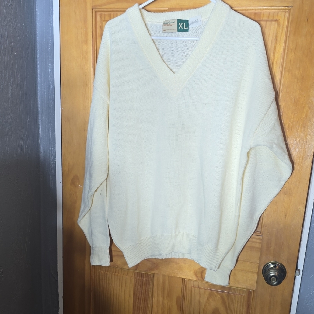 Men's Wear Guard Xl Elegant V-Neck Sweater in Cream Acrylic. P2p 24